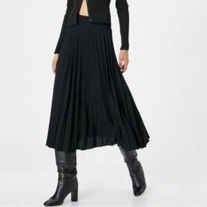 Aritizia Wilfred Seychelles Skirt in Black Pleated size small